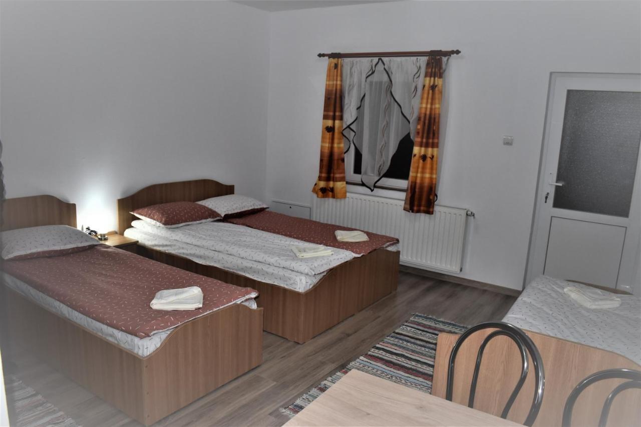 Kacso Apartma Ocna de Sus Esterno foto